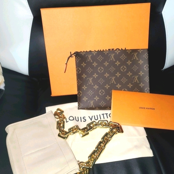 Authentic New Louis Vuitton Toiletry 26/ Purse - Picture 14 of 15